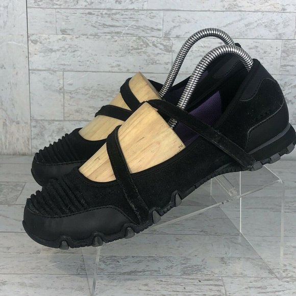 purple velvet Mary Janes | Platform pumps heels, Heels, Velvet shoes